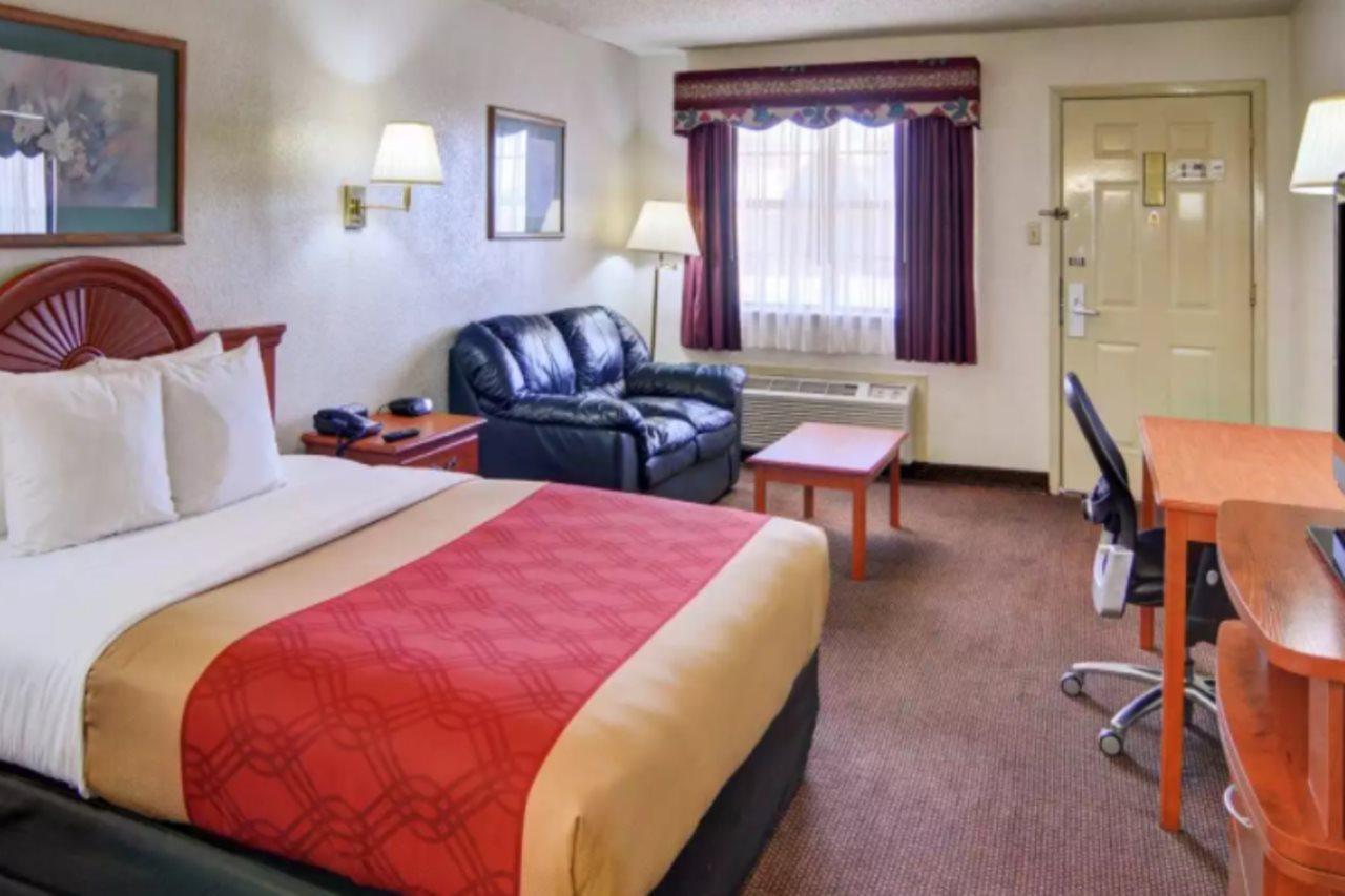 Hotel Super 8 By Wyndham Decatur Texas Exterior foto