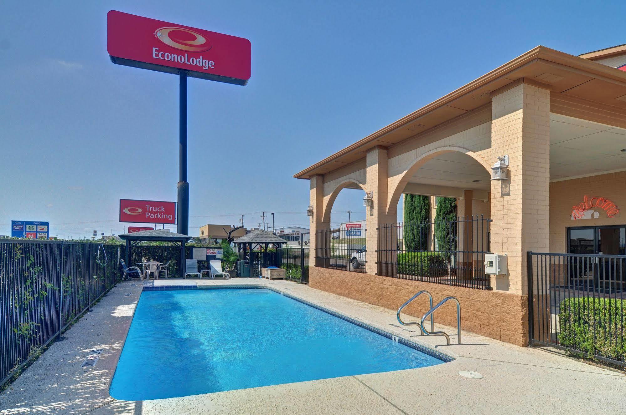 Hotel Super 8 By Wyndham Decatur Texas Exterior foto